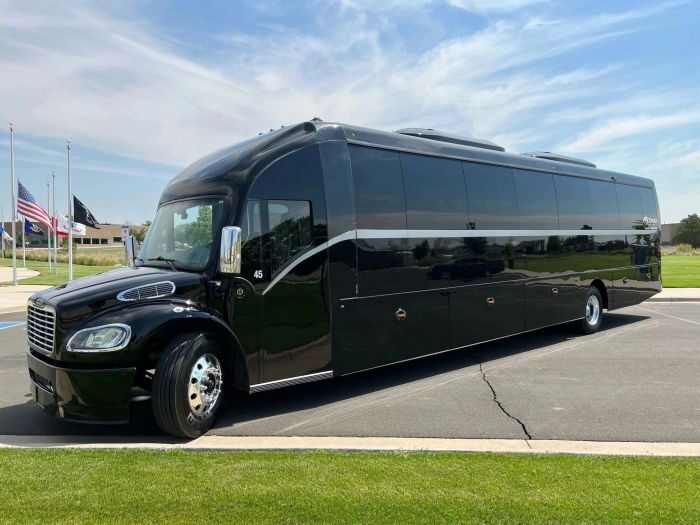 Black coach bus – Colorado limo service